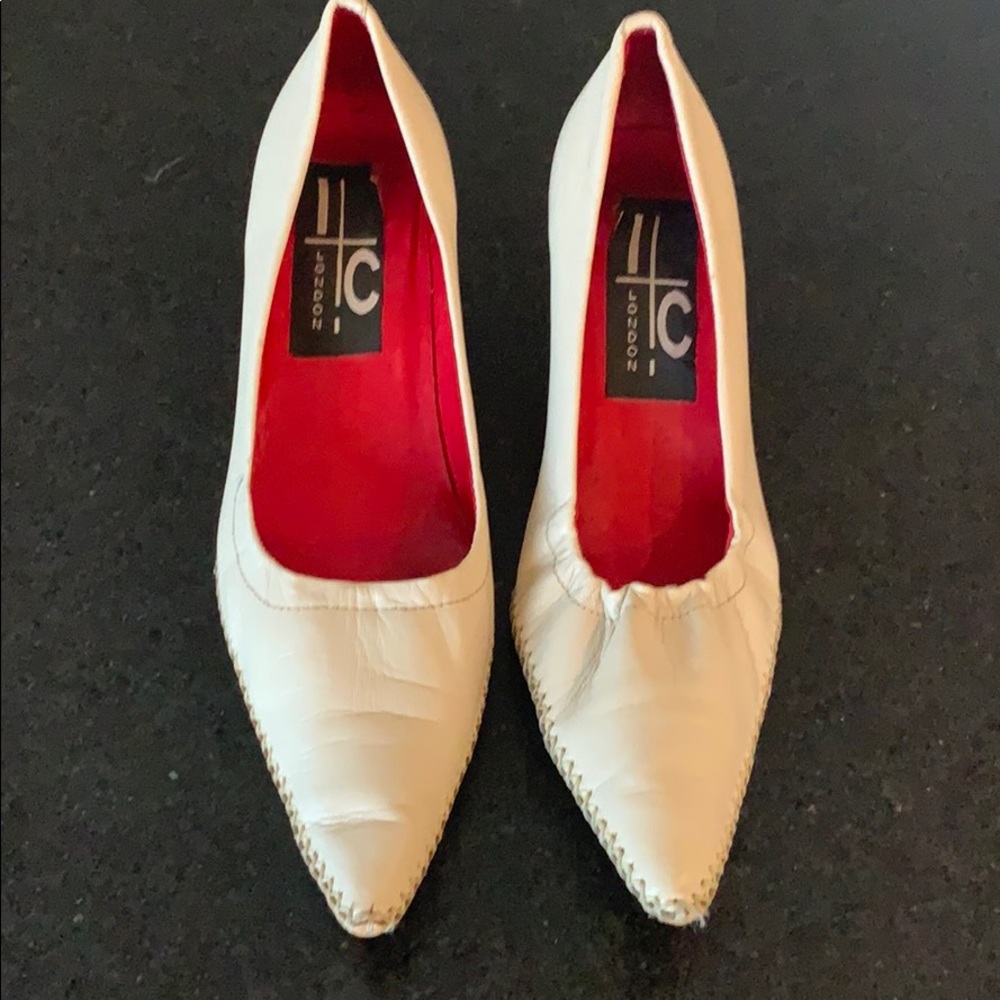 Light Beige pointed shoes